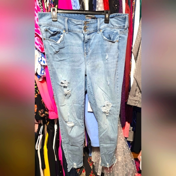 🍁🍂Torrid 18r Jegging Skinny Super Soft High-Rise Destructed Jean - Picture 2 of 6